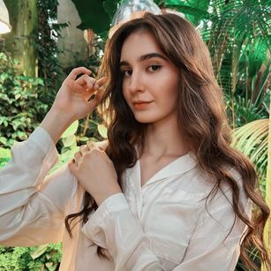 Model - Olivia shaved