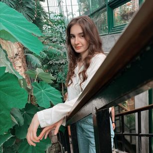 Model - Olivia masturbation