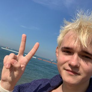 Model - Charlyuhp ass