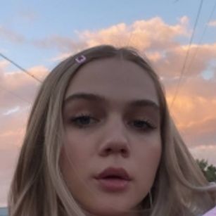 Model - KellyReddies ass