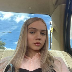 Model - KellyReddies petite