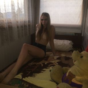 Model - KellyReddies show