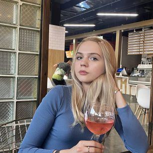 Model - KellyReddies Hot