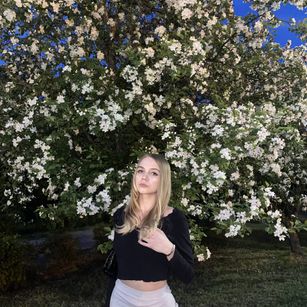 Model - KellyReddies beauty