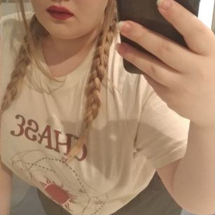 Model - Anya Muna curvy