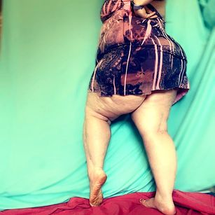 Model - Emma rose breastfeeding