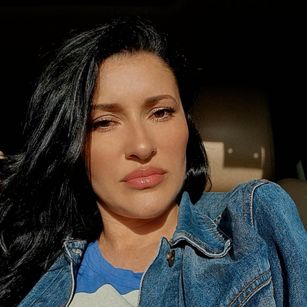 Model - AishaHazell spanking