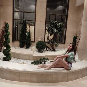 Model - Kira masturbation