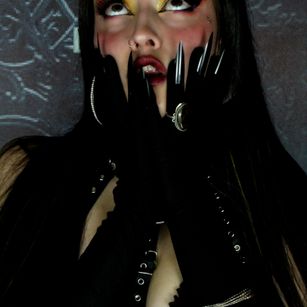 Model - VenusBorton bdsm