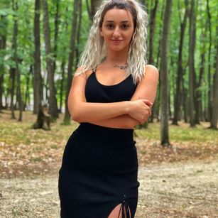 Model - Sunny Lucyana smart