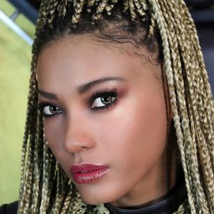 Model - Bijoux Chocolate domina