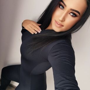 Model - morenahotxxx brunette