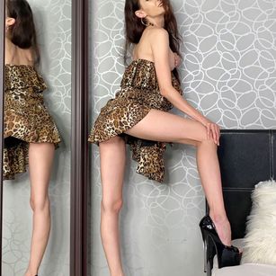 Model - Ellie.Amy striptease