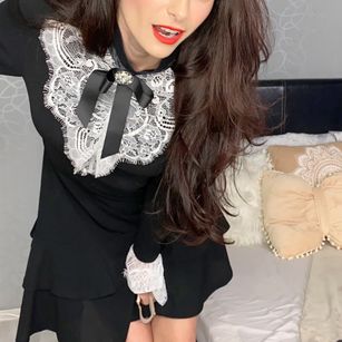 Model - Ellie.Amy feet