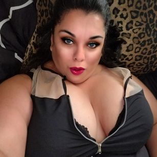 Model - Queenpin Tanya findom