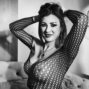 Model - LolaHornyXXX footfetish