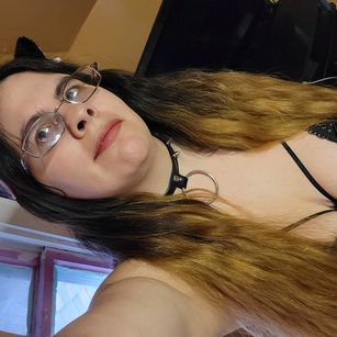 Model - Phoenix Rose brunette