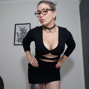 Model - Bonnie ray Blonde