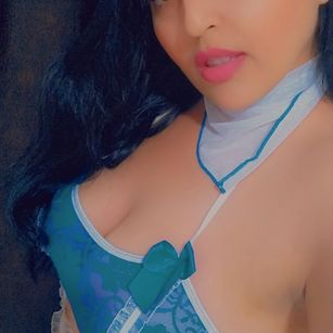 Model - Bella Dune anal