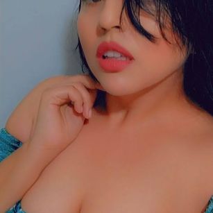 Model - Bella Dune squirt