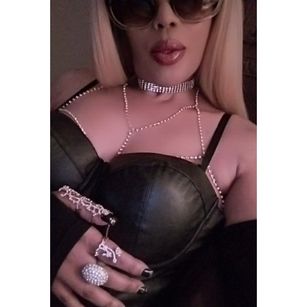 Model - QueenMorgan QueenWorship