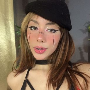 Model - Kami Cat latina