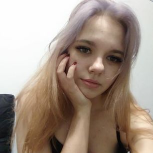 Model - Roxi  Jess striptease