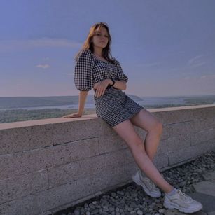 Model - Roxi  Jess dildo