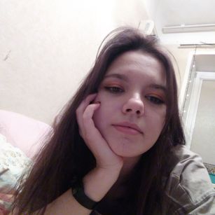 Model - Roxi  Jess oil