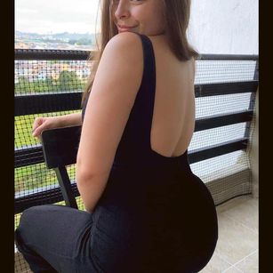 Model - Violette Keys dildo