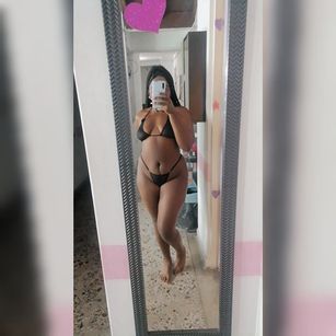 Model - Naome_palmer squirt