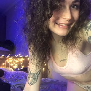 Model - Millie Meow oil