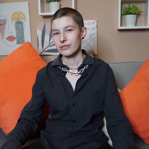 Model - Guitarandangel boobs