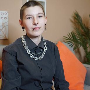 Model - Guitarandangel hairy