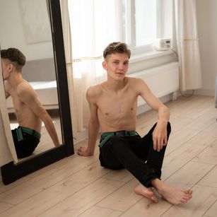 Model - Thomas uncut