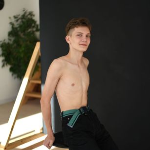 Model - Thomas uncut