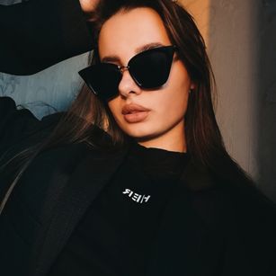 Model - Donna brunette