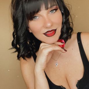 Model - Vika striptease