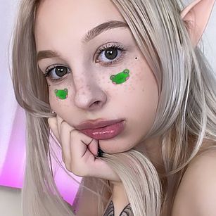 Model - laurainlove feet