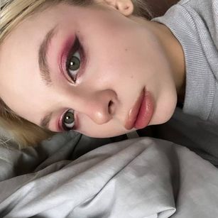 Model - laurainlove young