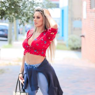 Model - Heloine Moreno curvy