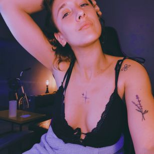 Model - Helen and the wolfxx masturbation