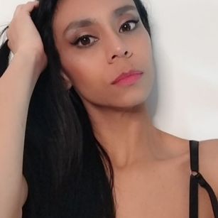 Model - Raquel Cruz heels