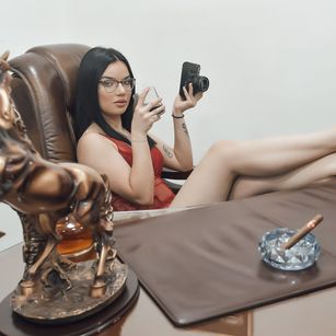 Model - LucyKlein bigtits