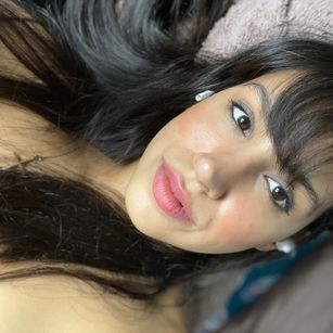 Model - mariposa feet