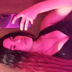 Model - bonnyWatson shower