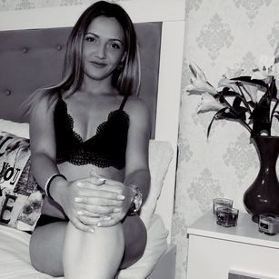 Model - Evelyn.x5 1