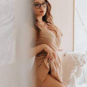 Model - Kaylin Sunny bigtits