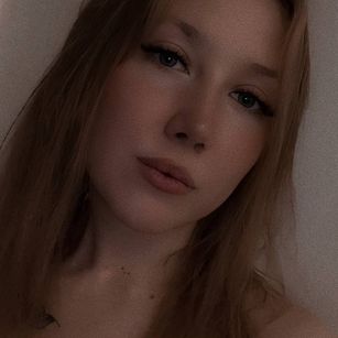 Model - Lily masturbation