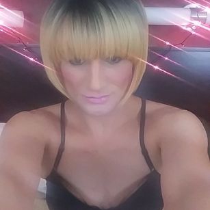 Model - LolaMinaj joi